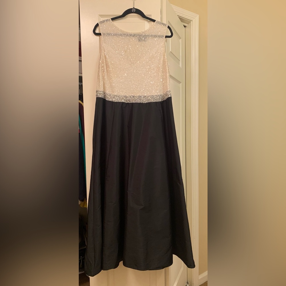 Stunning black tie gown dress size 18W, sexy partial sheer top sweetheart neck